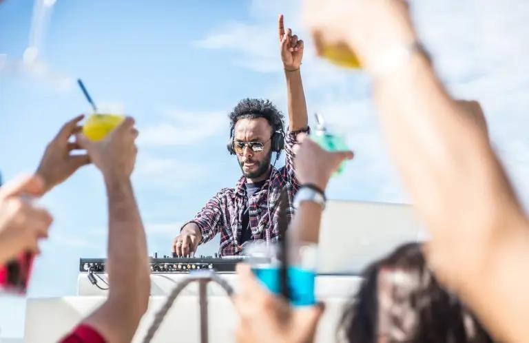 DJ