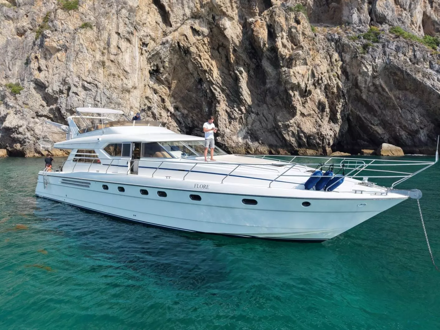 Découvrez la flotte LxYacht. Du Princess 500 au Princess 65, explorez nos yachts de luxe à louer pour vos prochaines sorties sur le tage et l'océan. Choisissez le navire idéal.