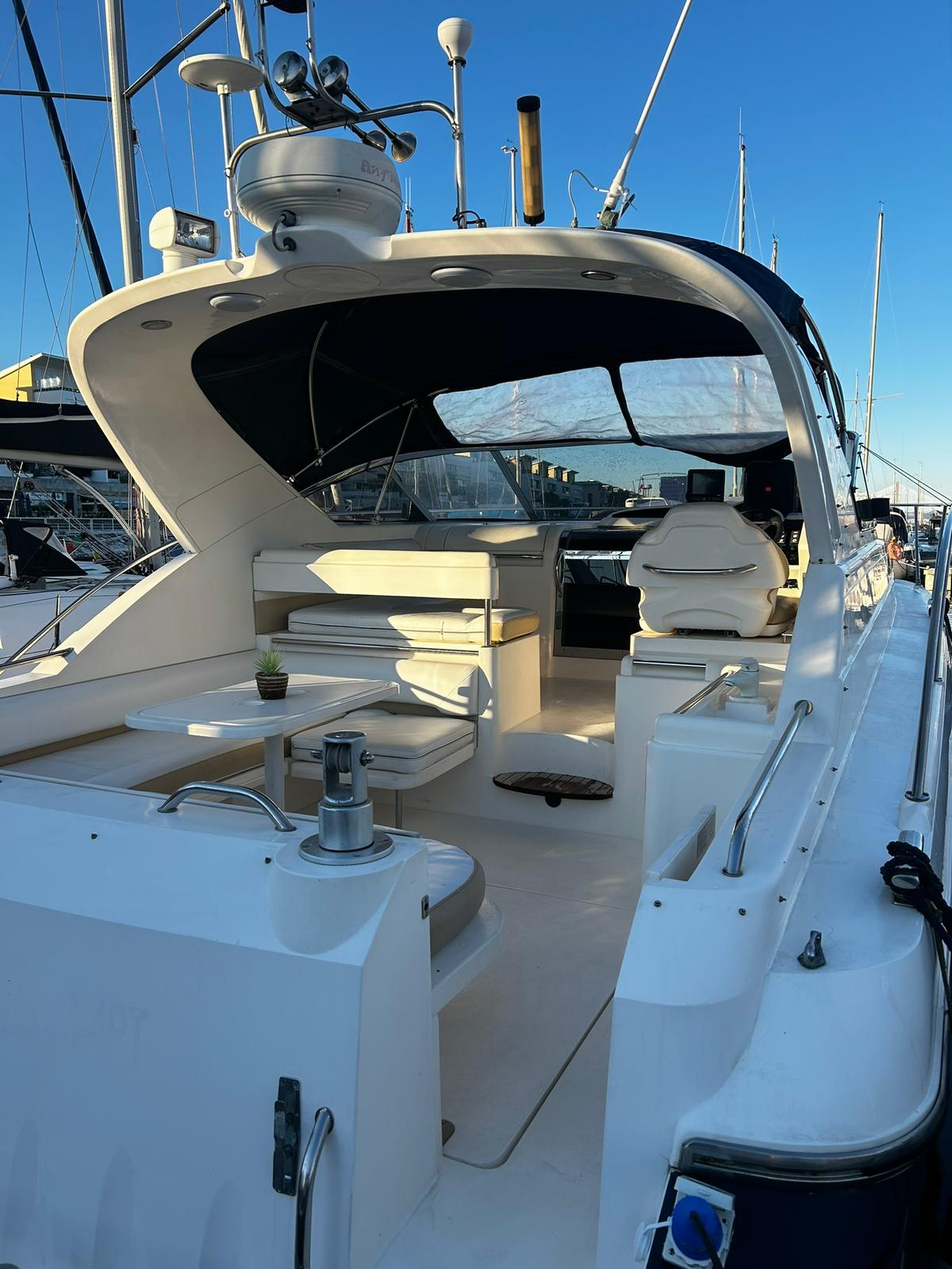 Image hover effect image