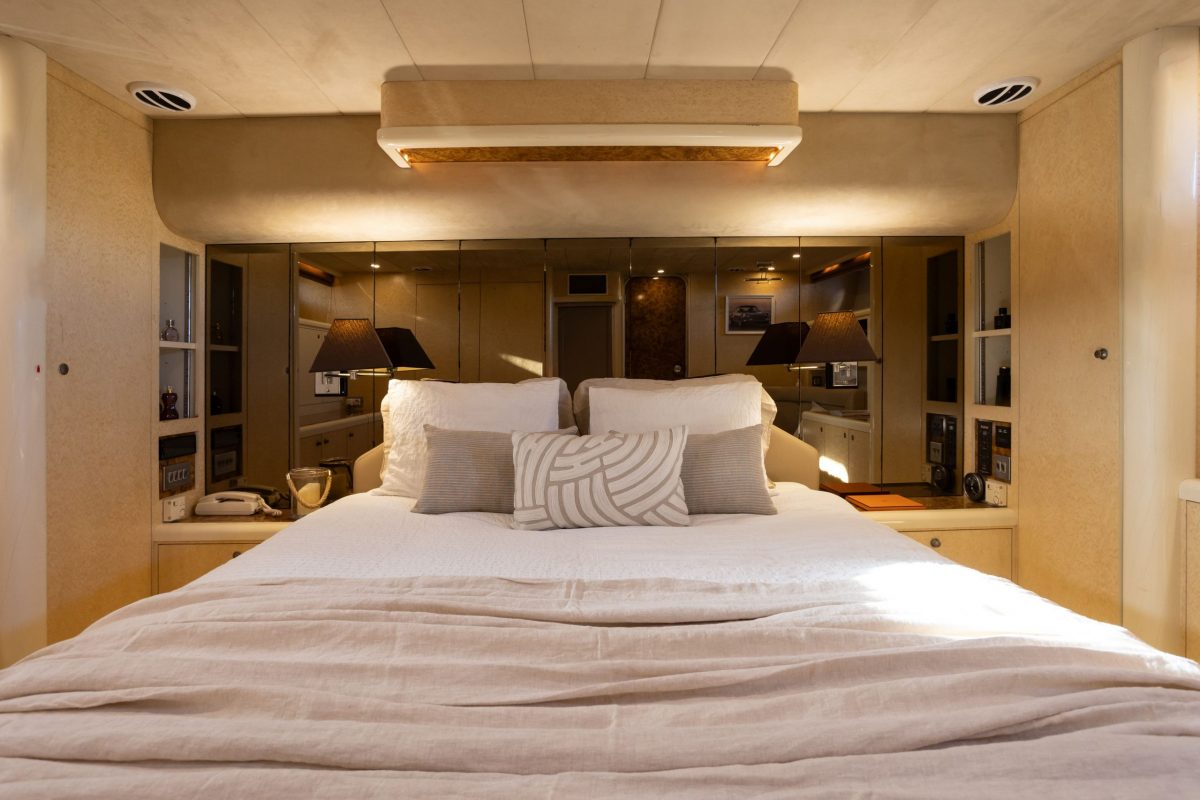 Nuit à bord à la marina : séjour insolite en yacht | LxYacht