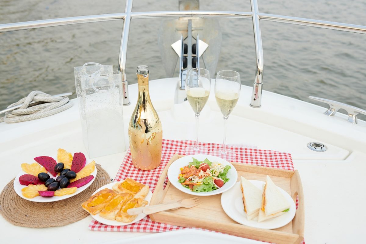 Romantic Dinner on Yacht
